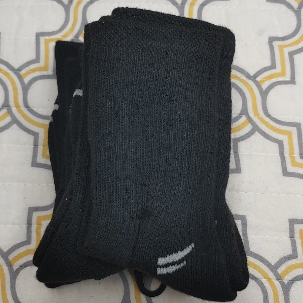 ๐ $5 CLEAR OUT: 4-Pairs NWOT Kid's Socks - Picture 2 of 5